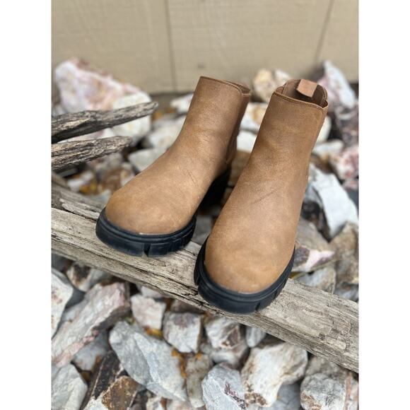 Women's Chelsea Elastic Slip On Chunky Heel Lug Sole Platform Boots Size 8.5 EUC - Picture 1 of 8